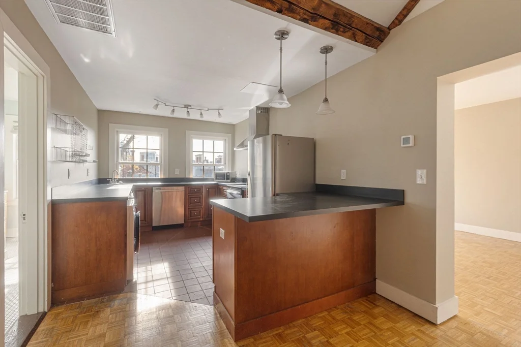 14 Chestnut St, Beacon Hill