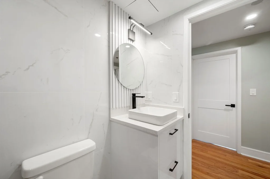 75-83 Cambridge Pkwa, Cambridgeport