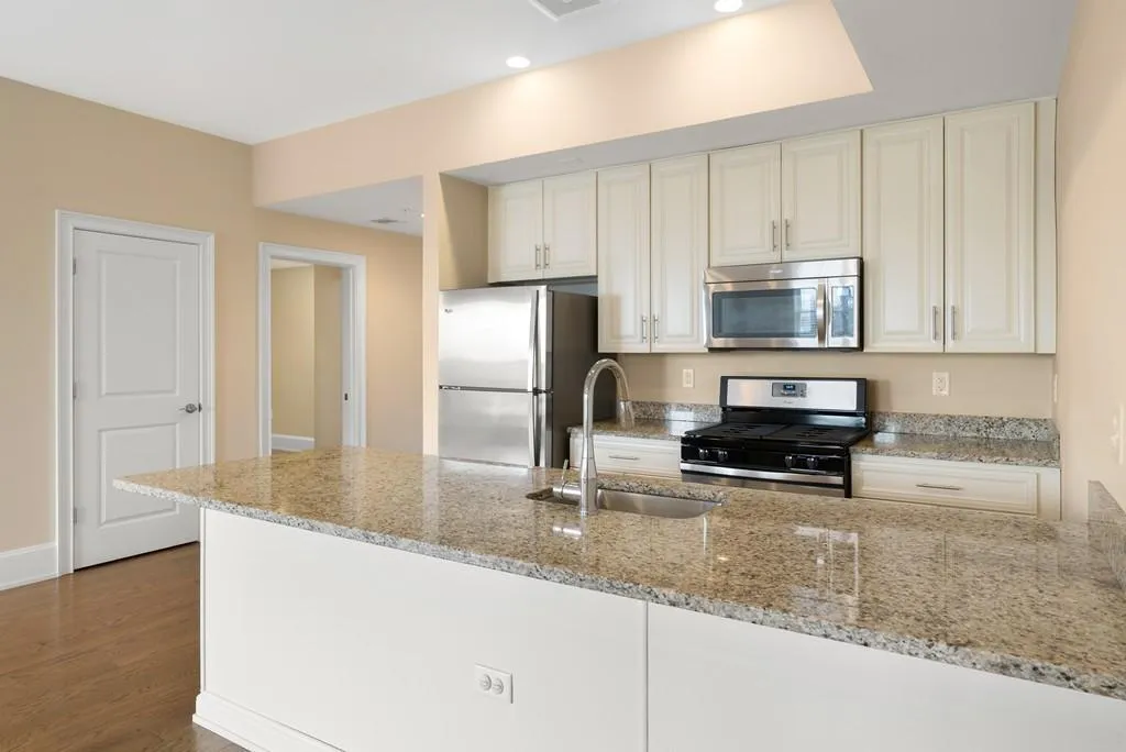 375 Market St, Oak Square