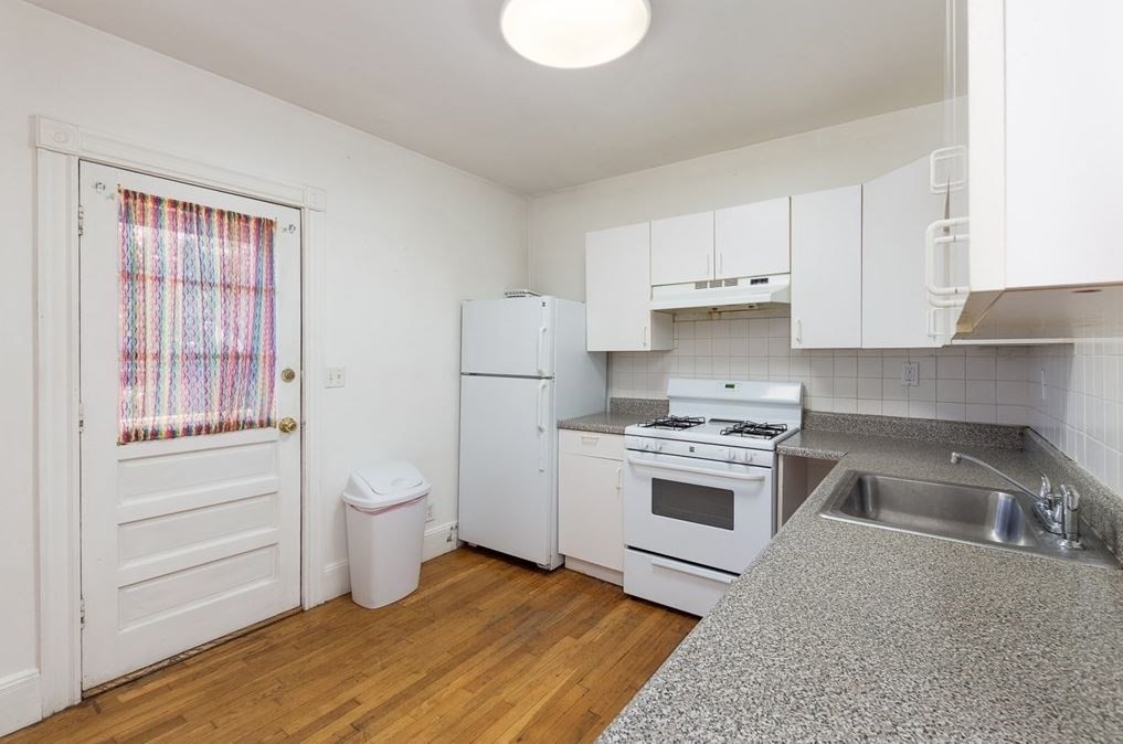 40 Montfern Ave, Oak Square