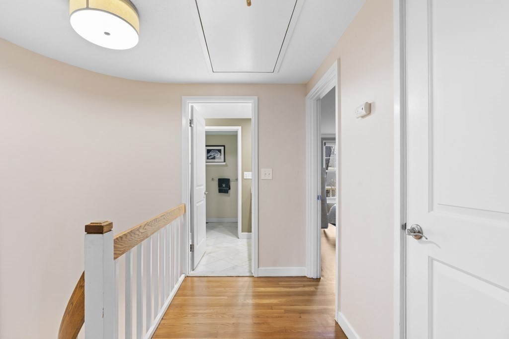 11 Oak St, Wellesley