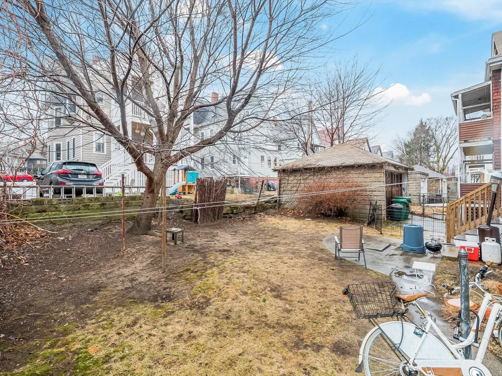 81 Bristol Rd, Medford