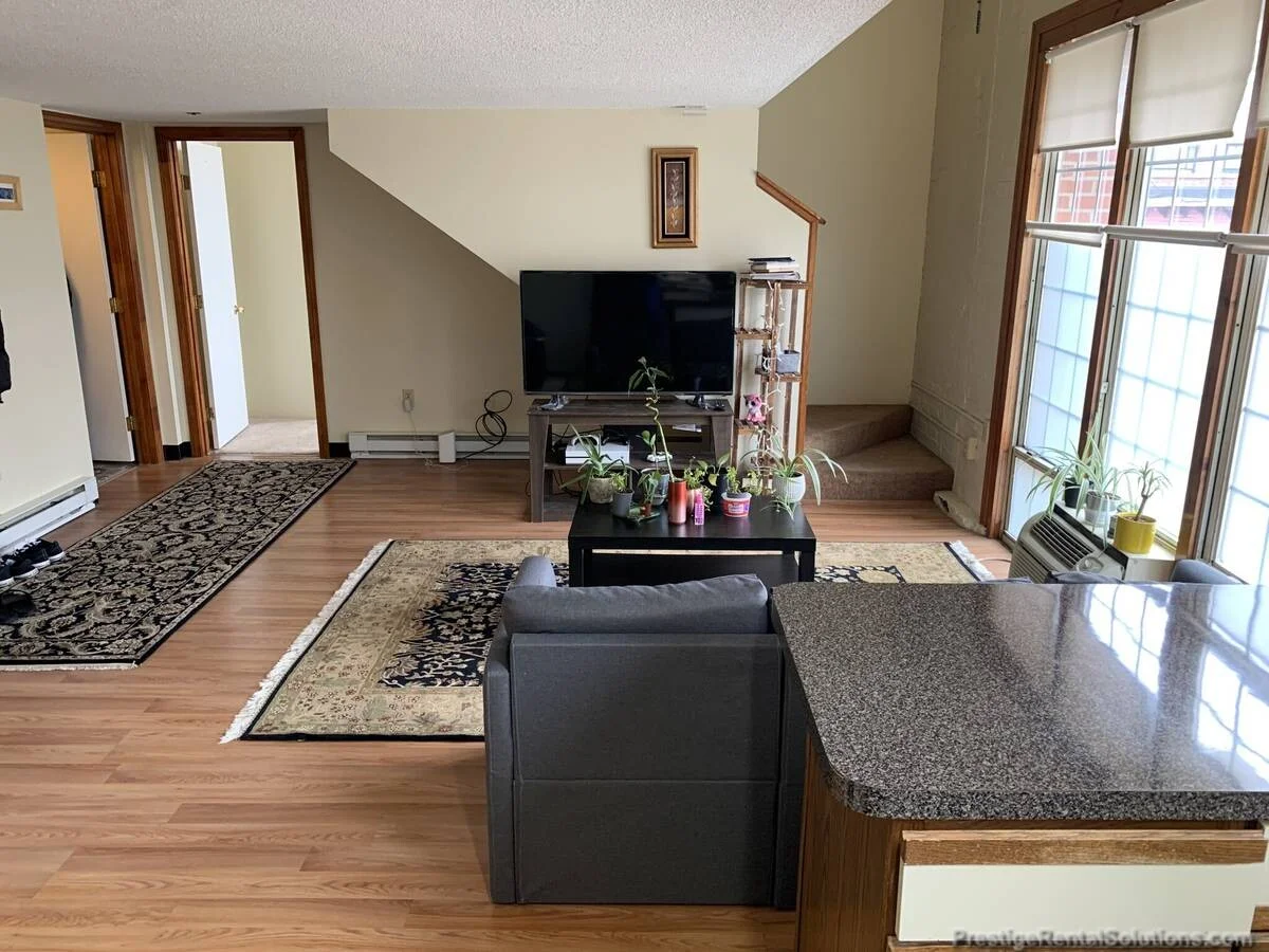 11 Willow St, Fitchburg