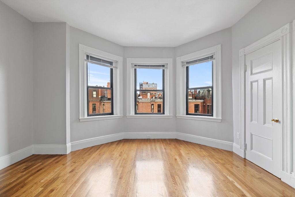 907 Boylston St, Back Bay