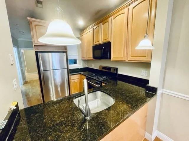 33 N Bennet St, North End