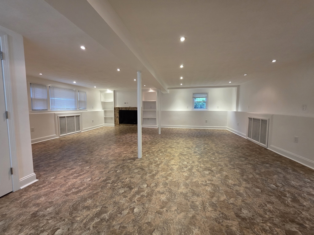 4 Hickey Dr, Framingham