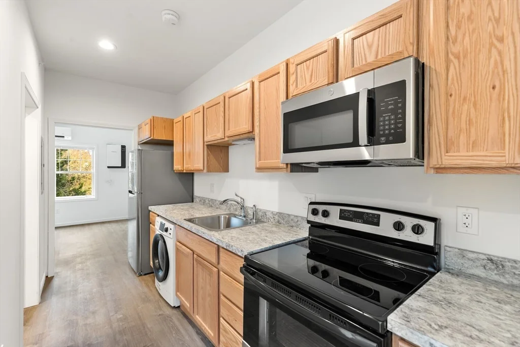 50 R Maplewood Ave, Gloucester