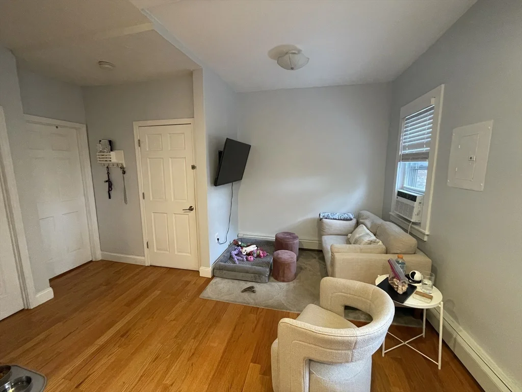 176 W Sixth St, South Boston
