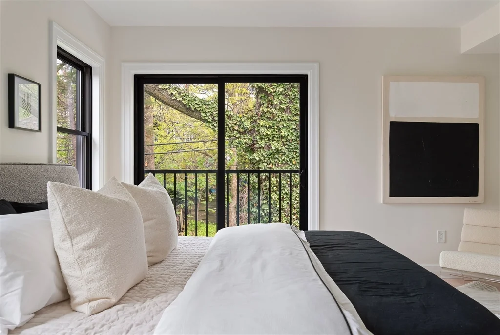 72 Hyde Park Ave, Jamaica Plain