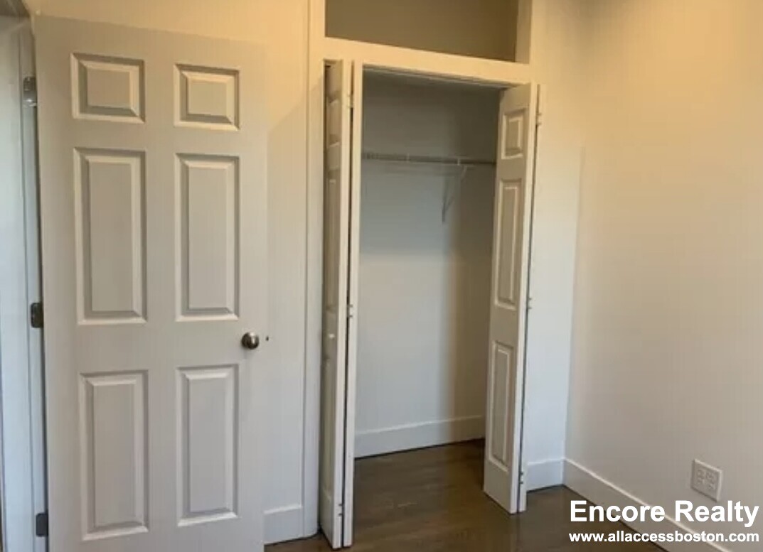 88 West Cedar St, Beacon Hill