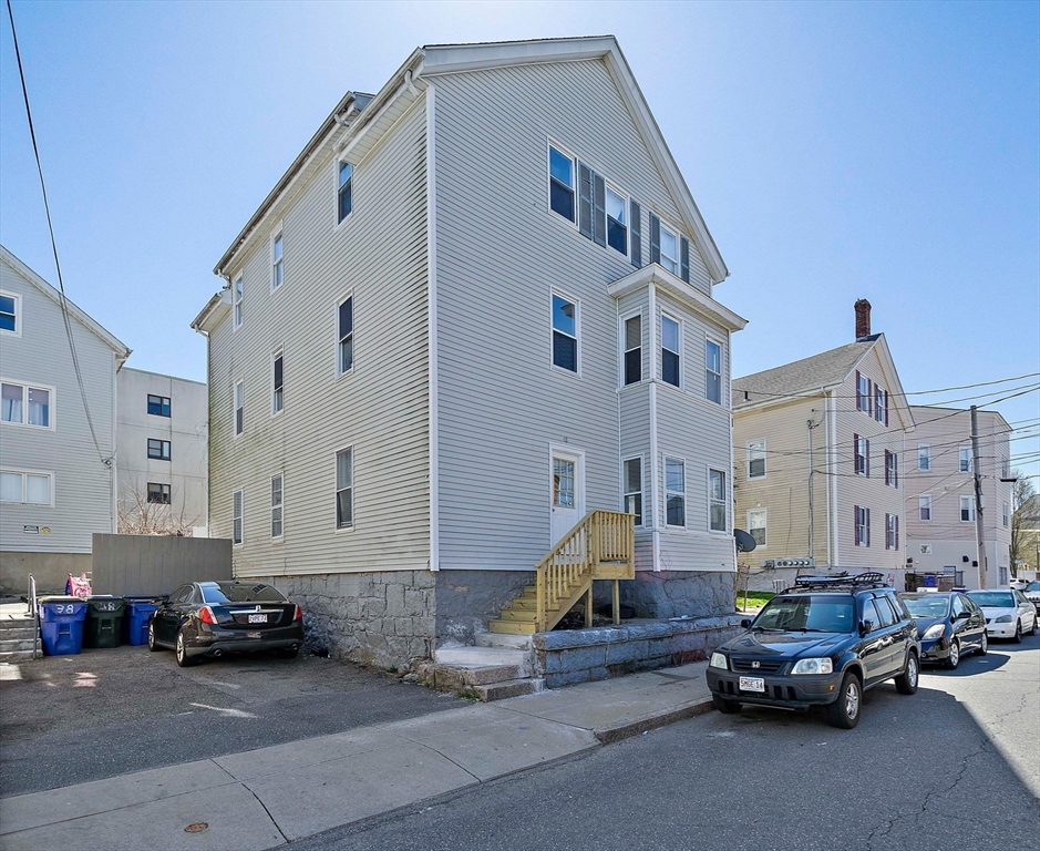 48 Rocliffe St, Fall River