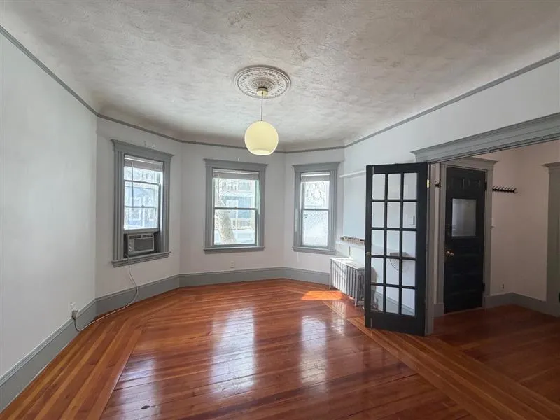 27 Gilman Ter, Winter Hill