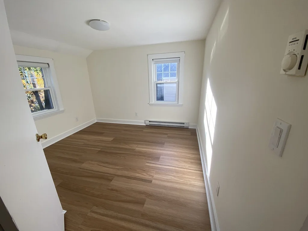 16 Stonecleve Rd, Wellesley