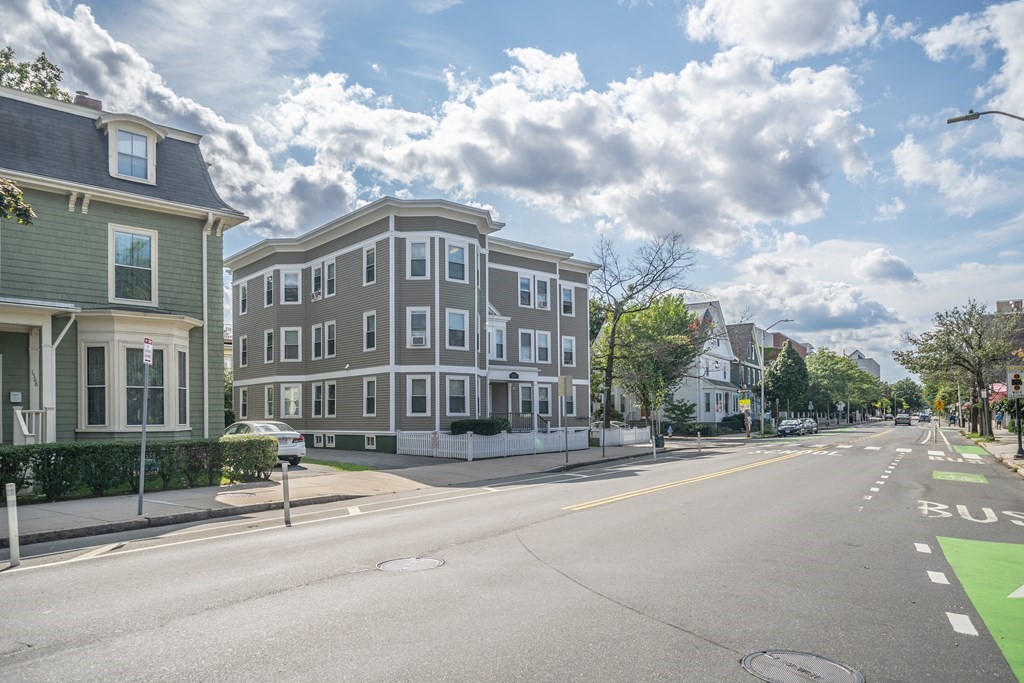 1590 Cambridge St, Cambridge