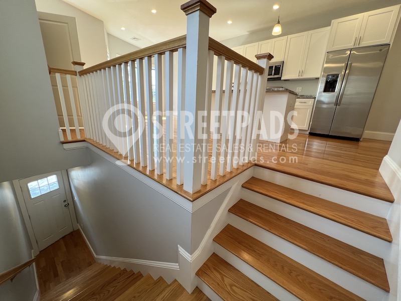 8 Islington St, Allston