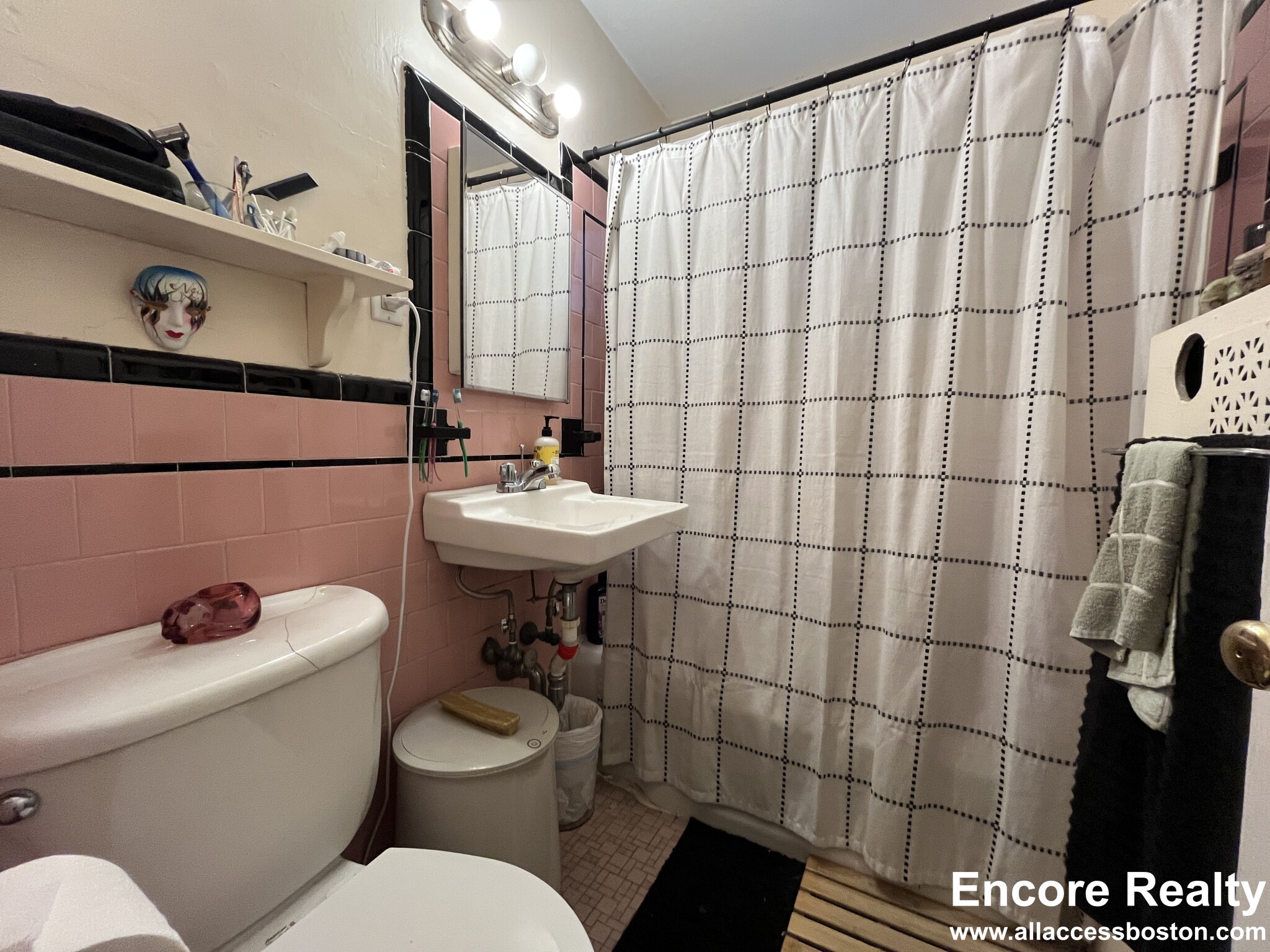 1555 Beacon St, Brookline