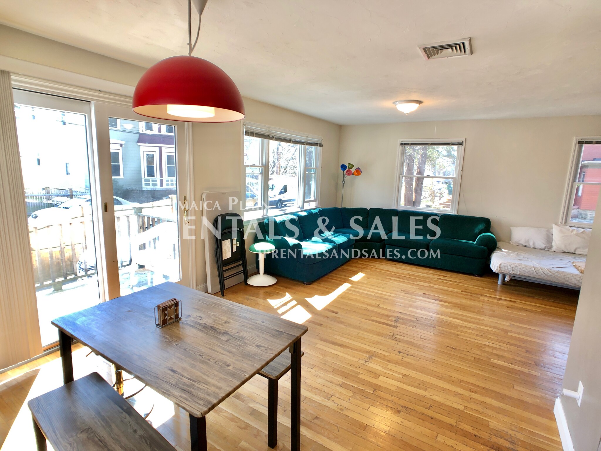 27 Clive St, Jamaica Plain