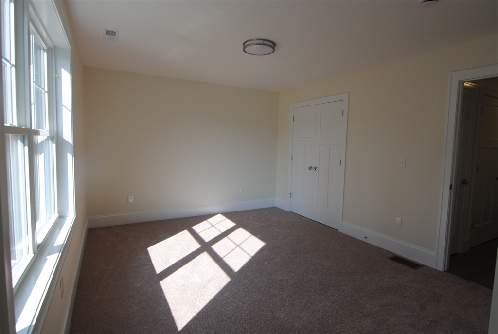 1 Scout Ln, Nashua