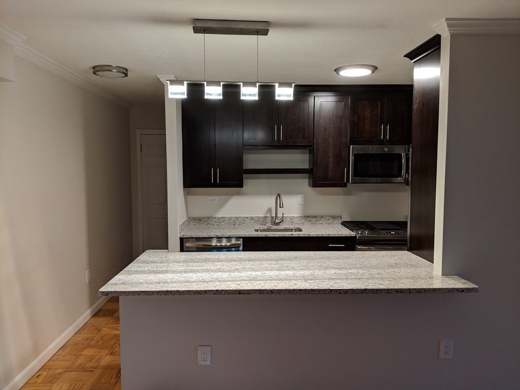 6 Whittier Pl, West End