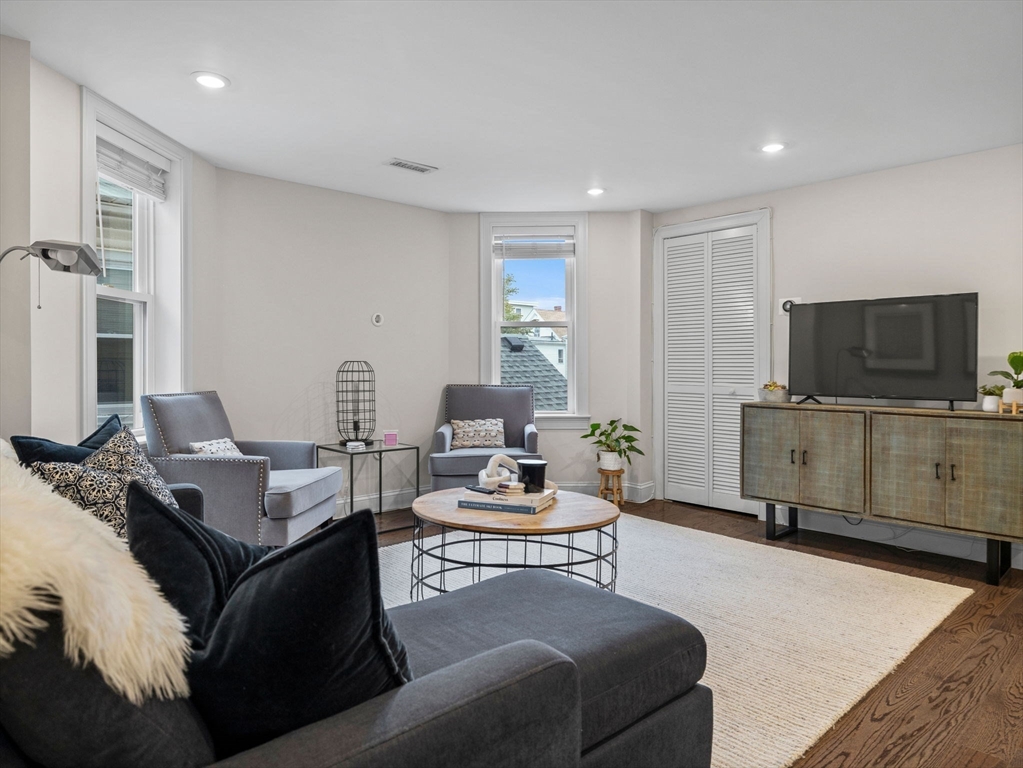 22 Otis St, Somerville