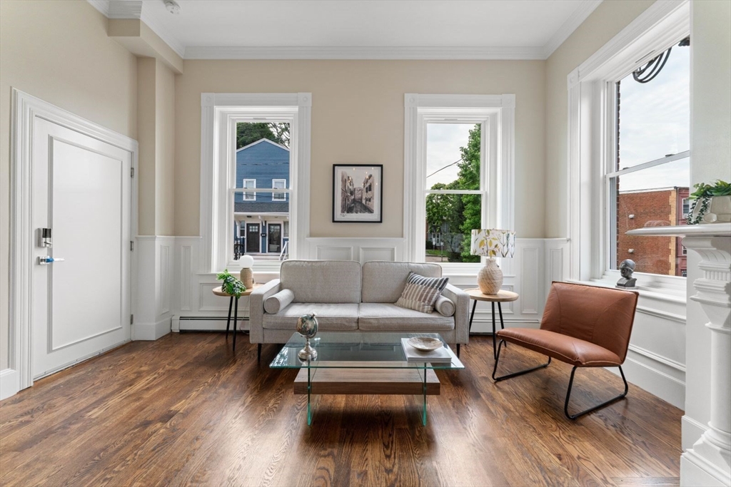 85 Regent St, Roxbury