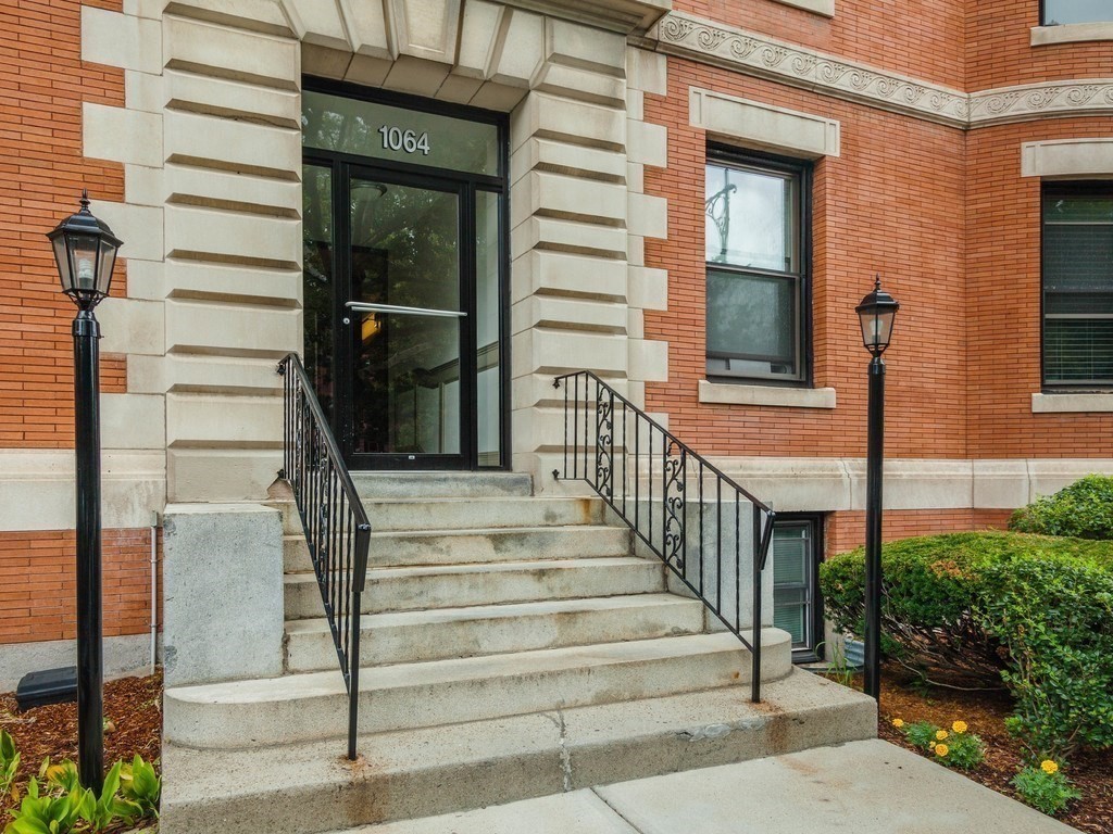 1064 Beacon St, Brookline