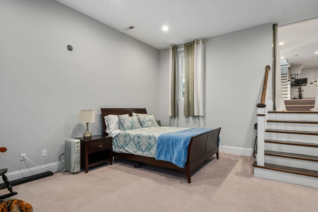 119 Charlesbank Rd, Newton Corner