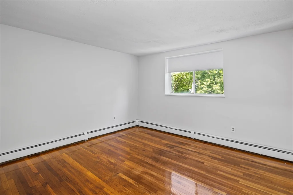 572 Cummins Highway, Mattapan