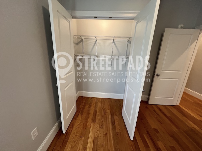 8 Islington St, Allston