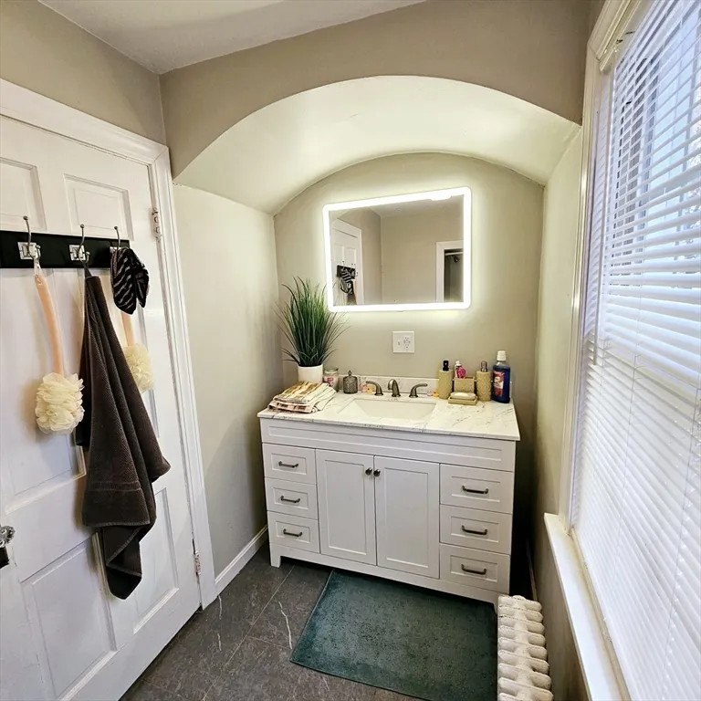 184 Canton St, East Side