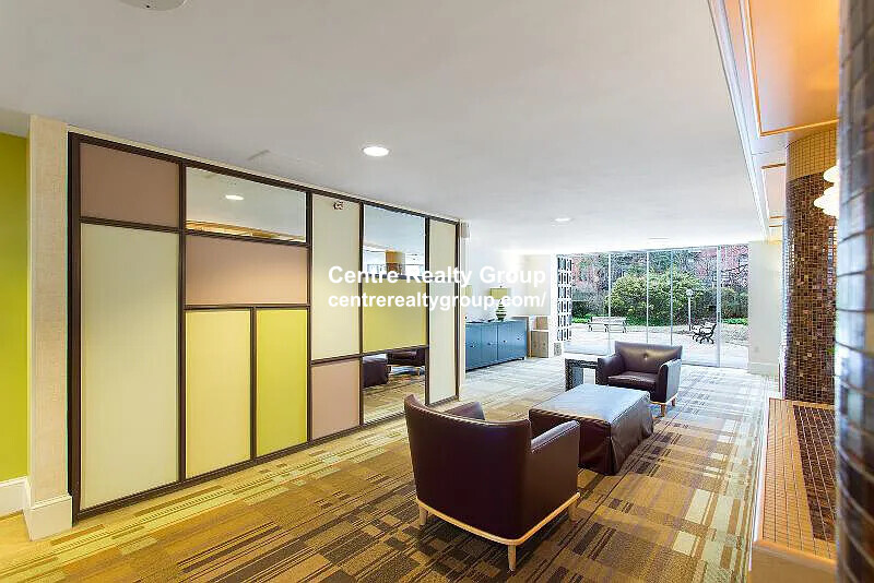 101 Monmouth Ct, Longwood