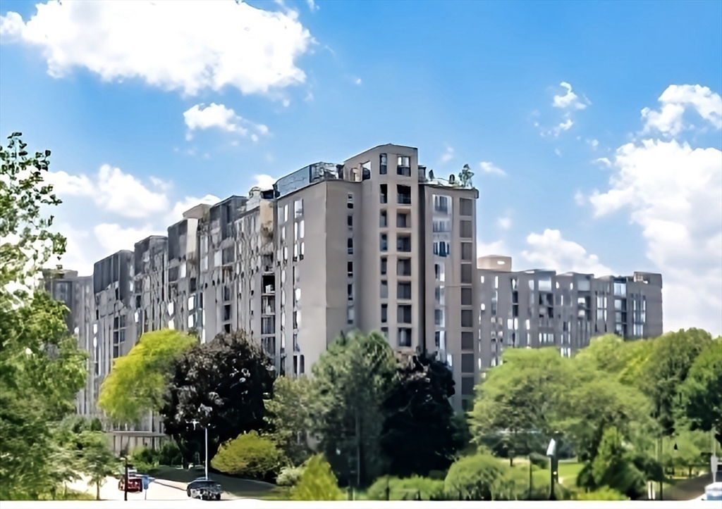 33 Pond Ave, Brookline Village