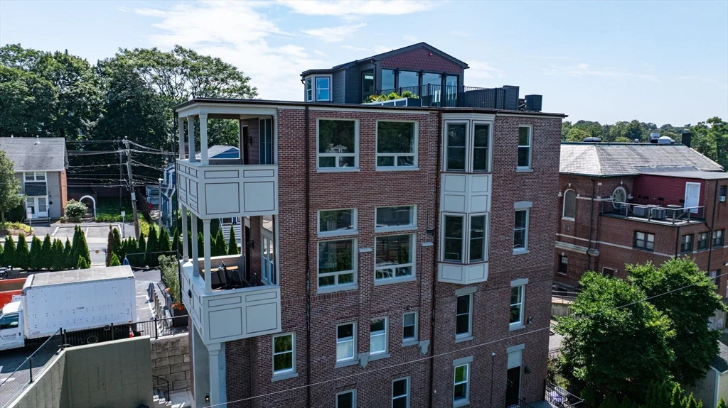 85 Regent St, Roxbury