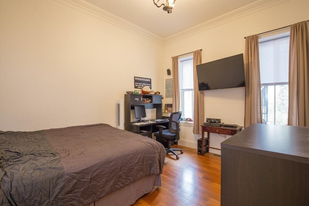 8 Gates St, South Boston