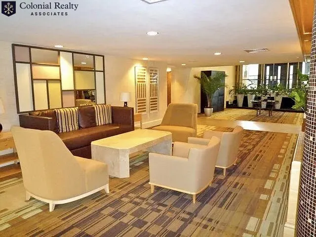 101 Monmouth St, Longwood