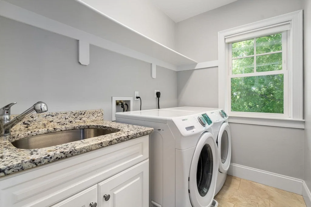 119 Charlesbank Rd, Newton Corner