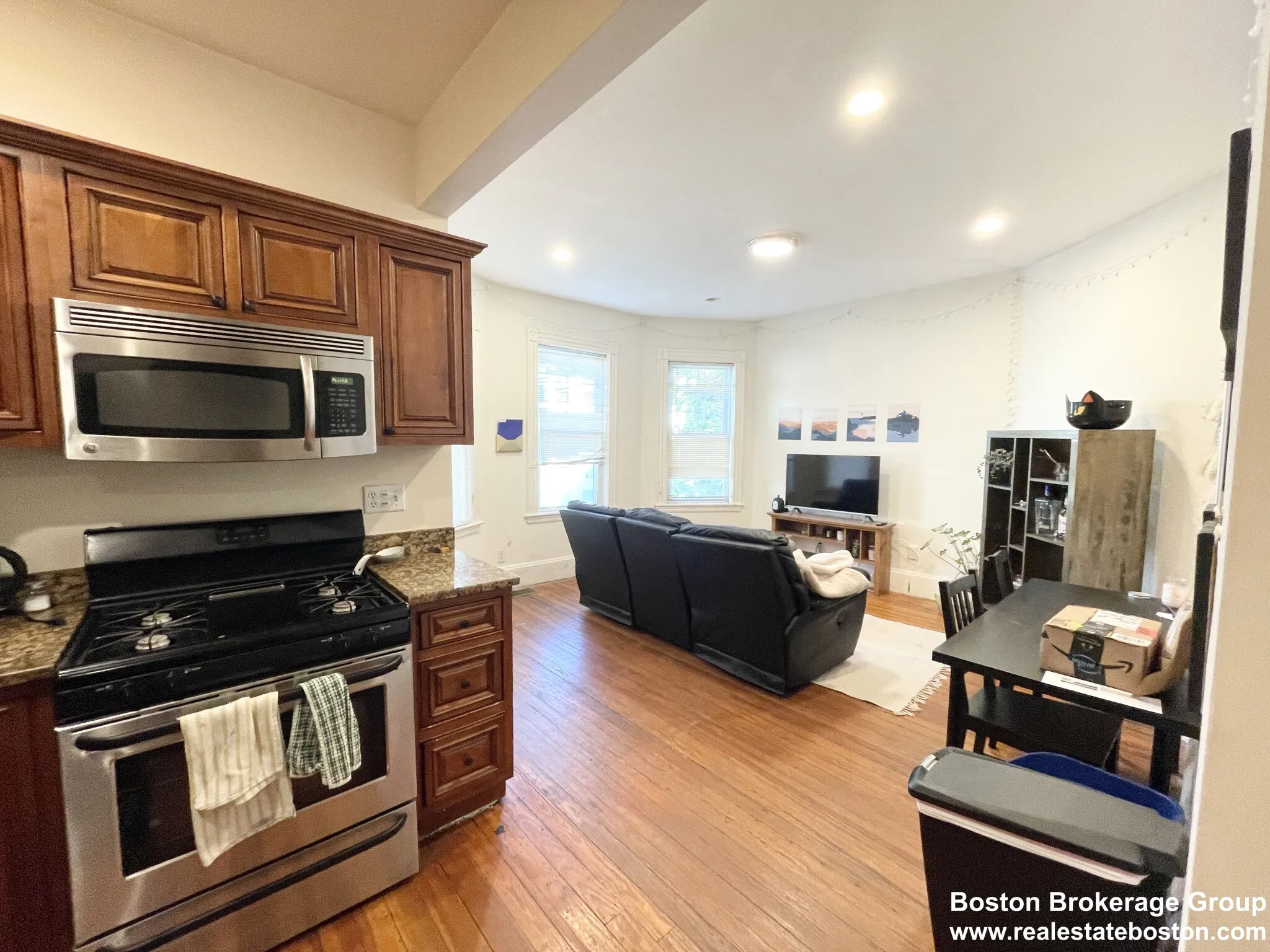 112 Hillside St, Mission Hill