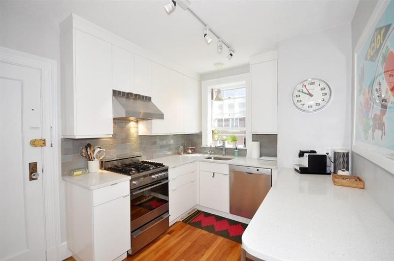 77 Martin St, Neighborhood Nine