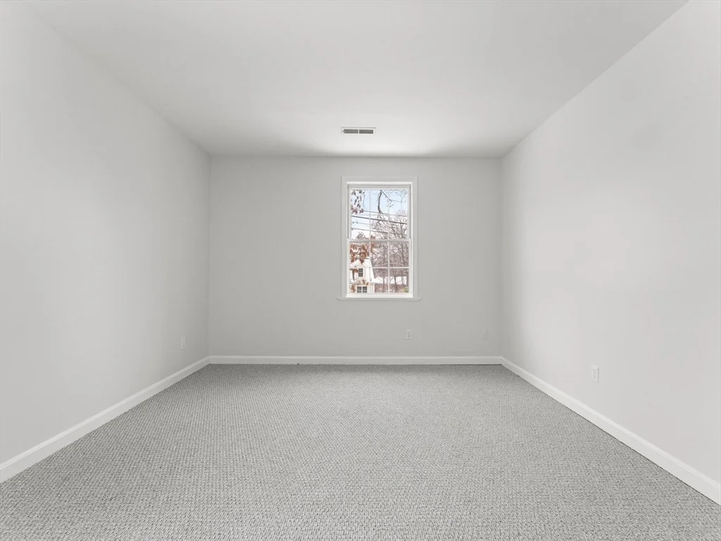 28 Crestview Dr, Westborough