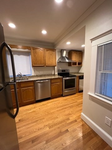 162 E Side Pkwa, Newton