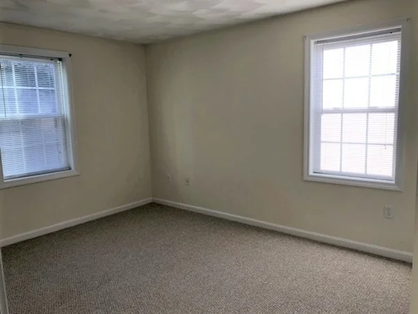 28 Oval Rd, Wollaston