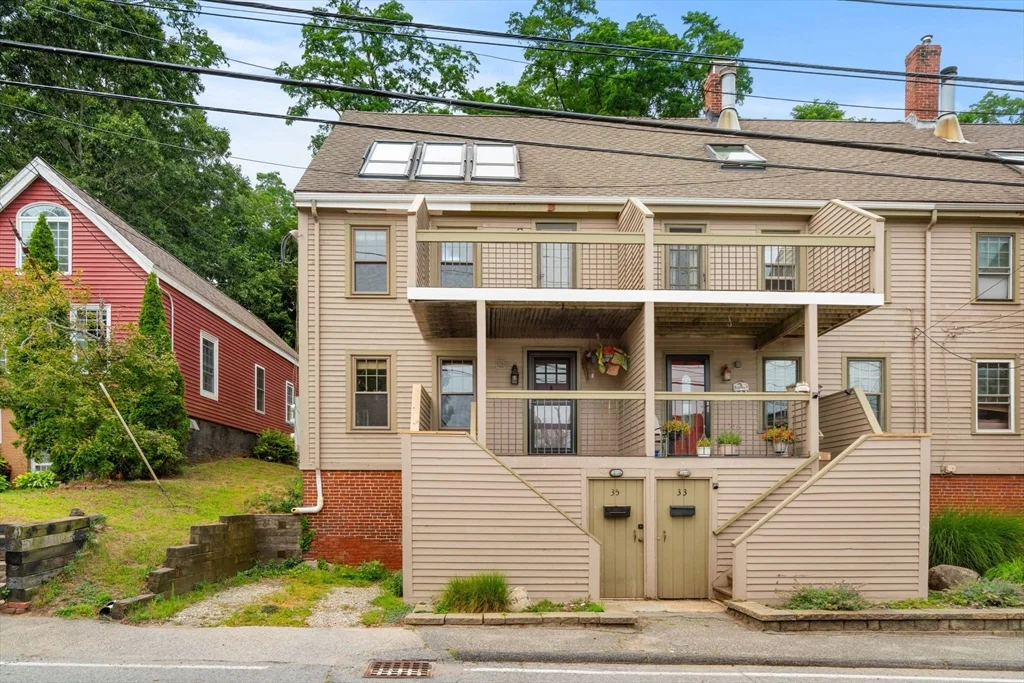 35 Merrimac, Amesbury