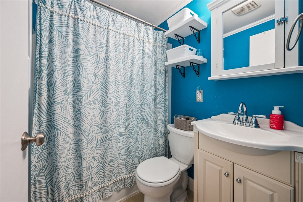 330 Sterling St, West Boylston