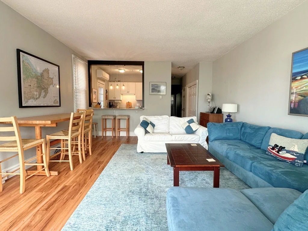 5 Pirate's Ln, East Gloucester