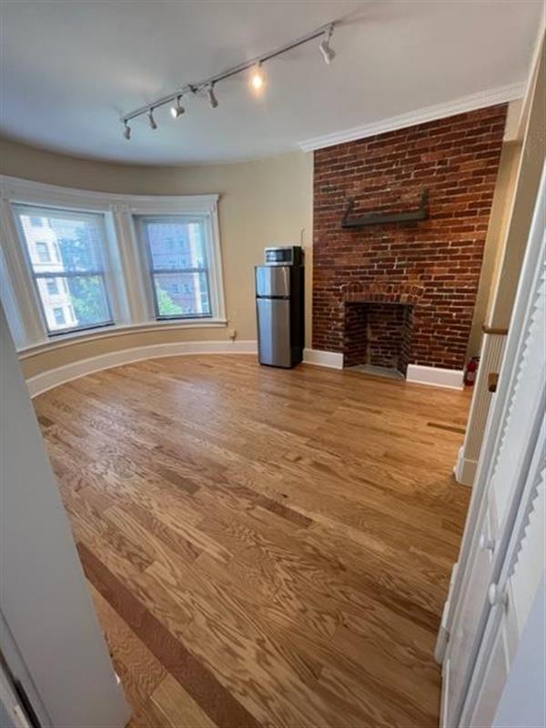 888 Massachusetts Ave, Riverside