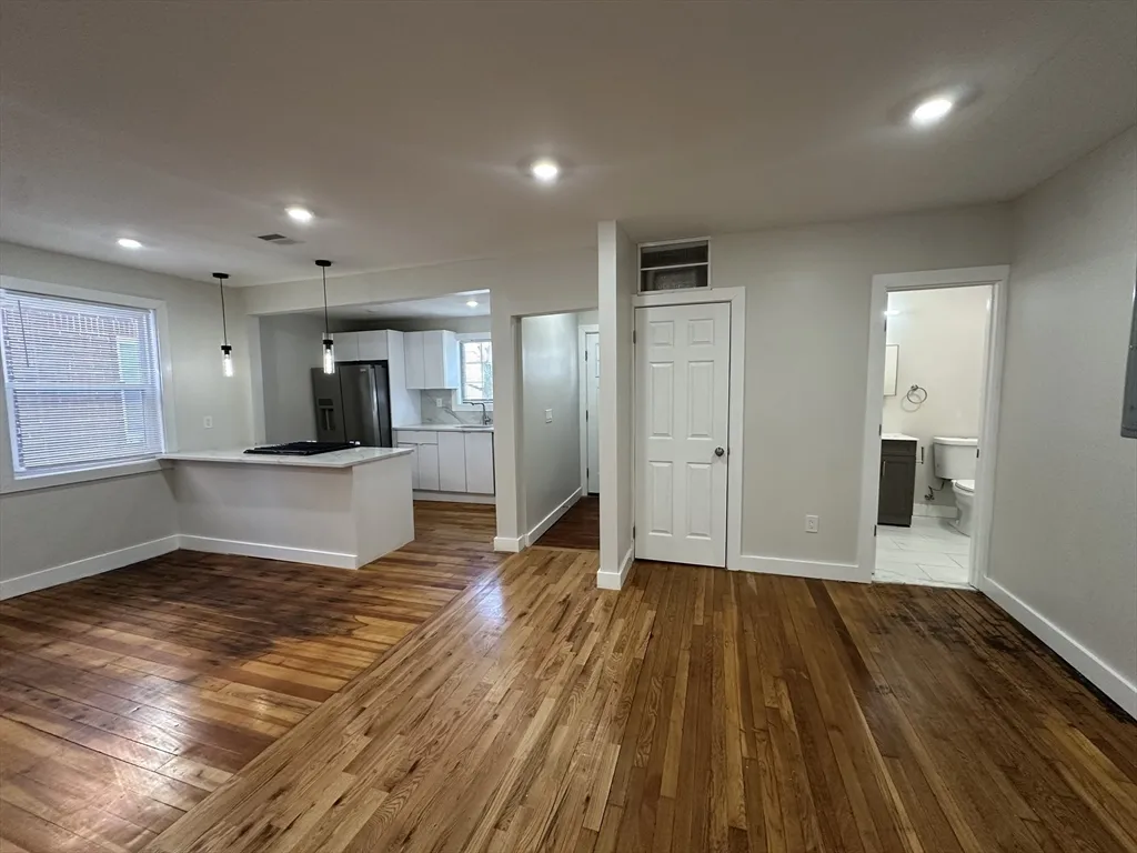 34-36 Abbotsfield St, Roxbury