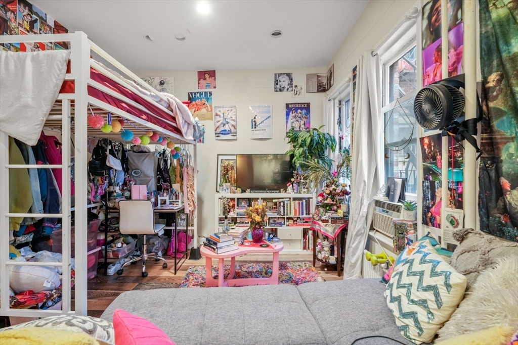 261 Beacon St, Back Bay