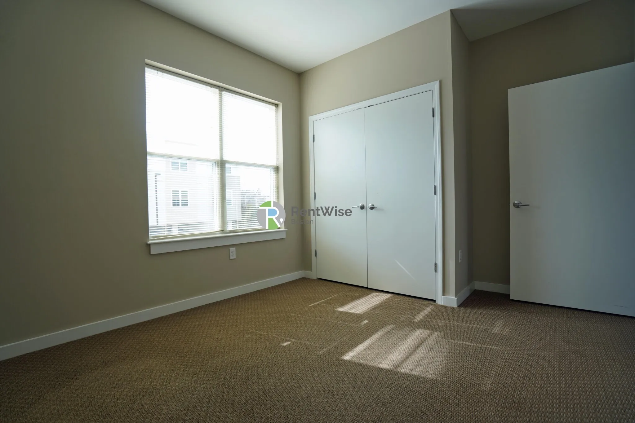 625 Mcgrath Highway, East Somerville