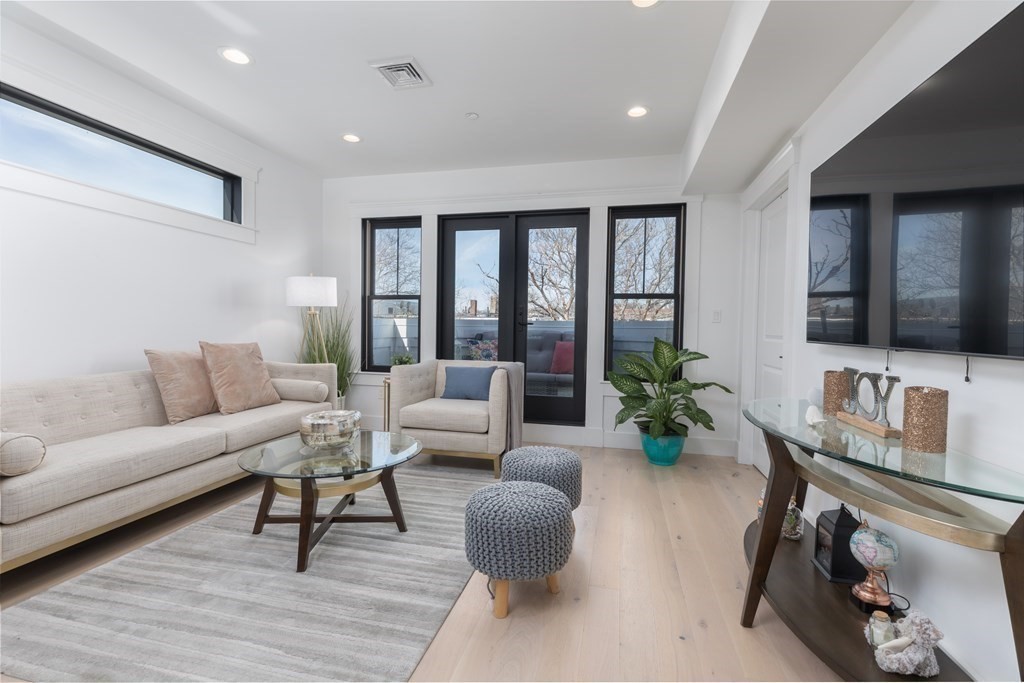 331 Chelsea St, East Boston