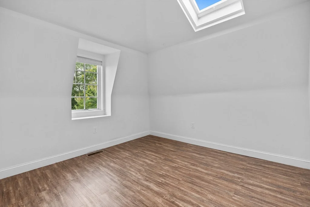 103-105 Broadway, Chelsea